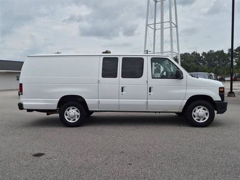 Used 2009 Ford E-350 and Econoline 350 Extended Super Duty RWD image 2