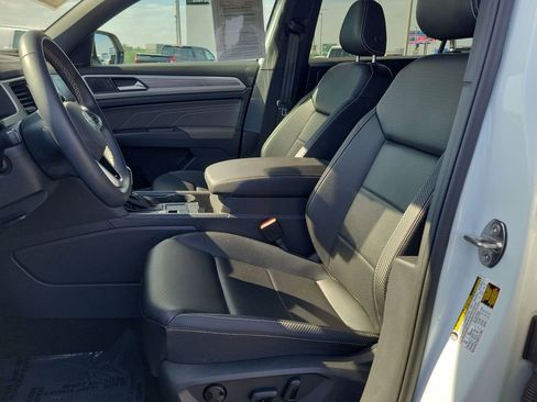 Used 2023 Volkswagen Atlas Cross Sport SE w/ Black Wheel Package image 18