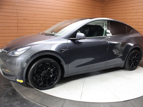 Used 2021 Tesla Model Y Long Range image 28