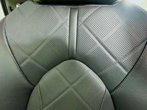 Used 2024 Toyota Highlander Platinum AWD/4WD image 39