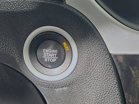 Used 2020 Chrysler 300 Limited RWD image 19