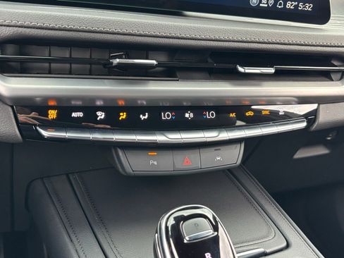 Used 2025 Cadillac XT4 Premium Luxury FWD image 24