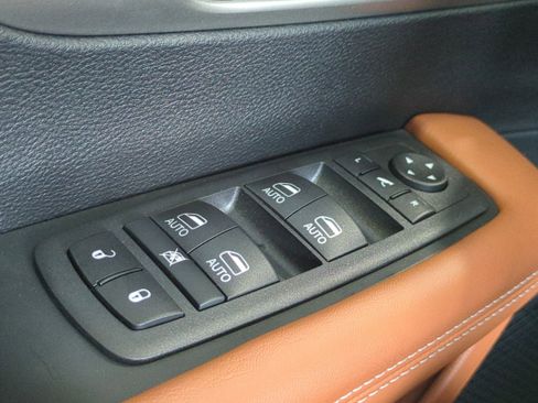 New 2026 Chrysler Pacifica Pinnacle w/ Trailer Tow Group image 27