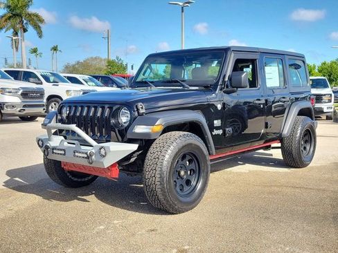 Used 2018 Jeep Wrangler Unlimited Sport image 3