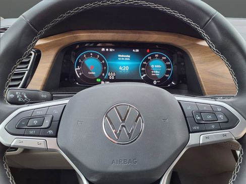 Used 2024 Volkswagen Atlas SE image 24