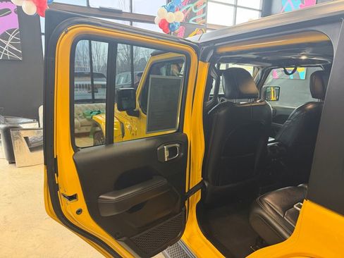 Used 2019 Jeep Wrangler Unlimited Sahara w/ Uconnect 4C Nav & Sound Group image 16