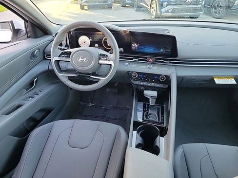 New 2025 Hyundai Elantra SEL FWD image 13