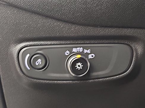 Used 2022 Chevrolet Equinox RS w/ Infotainment Package AWD/4WD image 28