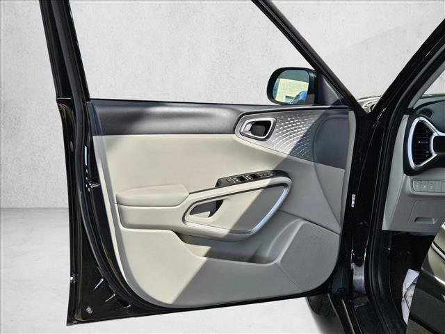 Used 2025 Kia Soul LX FWD image 12