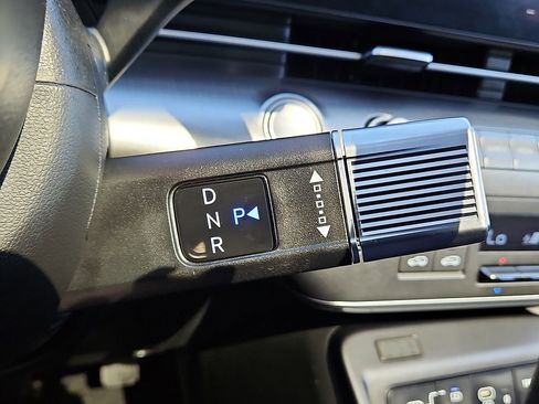 Used 2024 Hyundai Kona Limited image 23