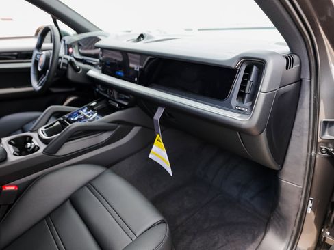 New 2026 Porsche Cayenne S image 27