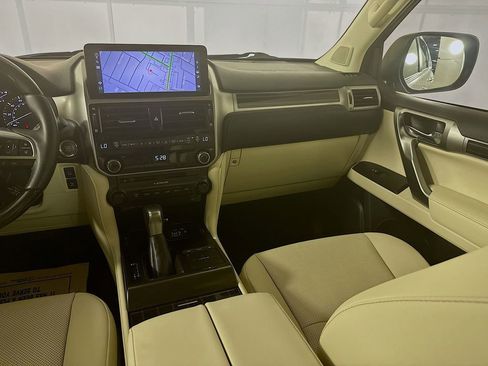 Used 2023 Lexus GX 460 Premium w/ Premium Package image 28