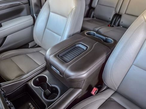 Used 2021 Chevrolet Suburban LT image 31