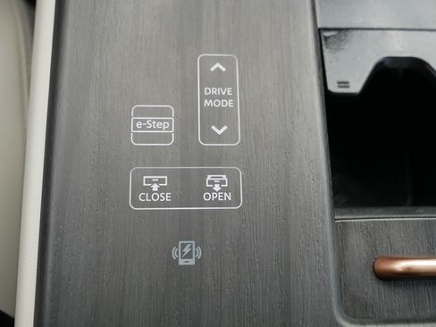 Certified 2023 Nissan Ariya AWD image 31
