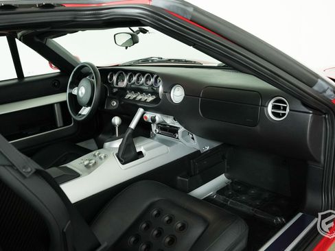 Used 2005 Ford GT image 33