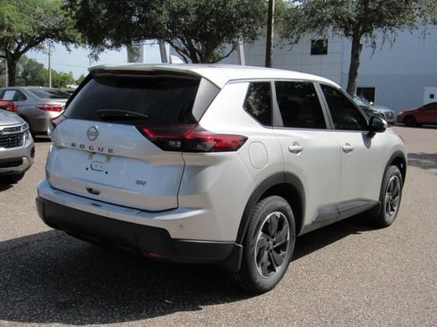 Certified 2024 Nissan Rogue SV FWD image 3