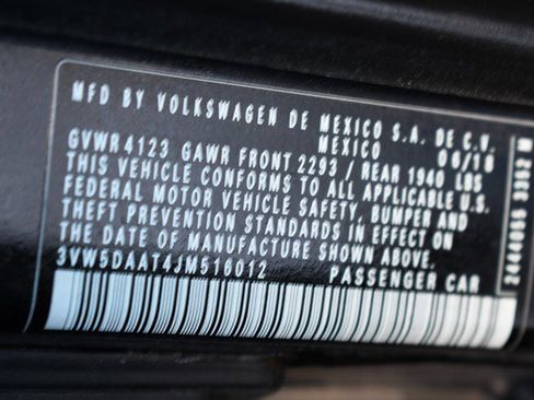 Used 2018 Volkswagen Beetle S image 33