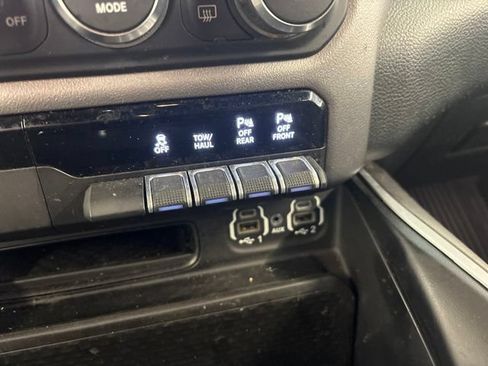 Used 2023 RAM 1500 Big Horn AWD/4WD image 36