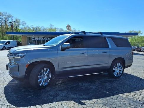 Used 2024 Chevrolet Suburban High Country AWD/4WD image 12