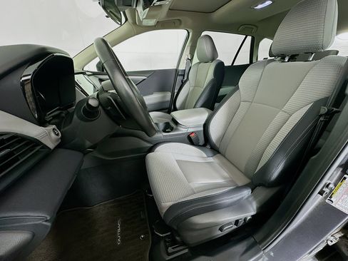 Used 2025 Subaru Outback Premium image 13