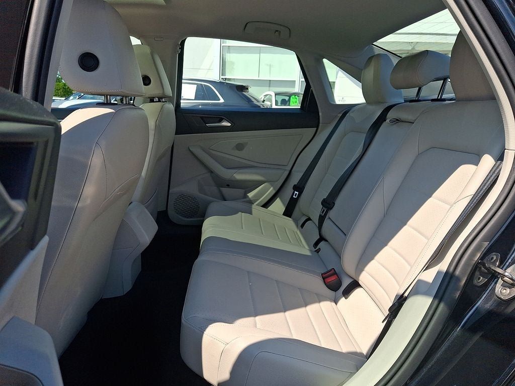 Certified 2023 Volkswagen Jetta SE FWD image 10