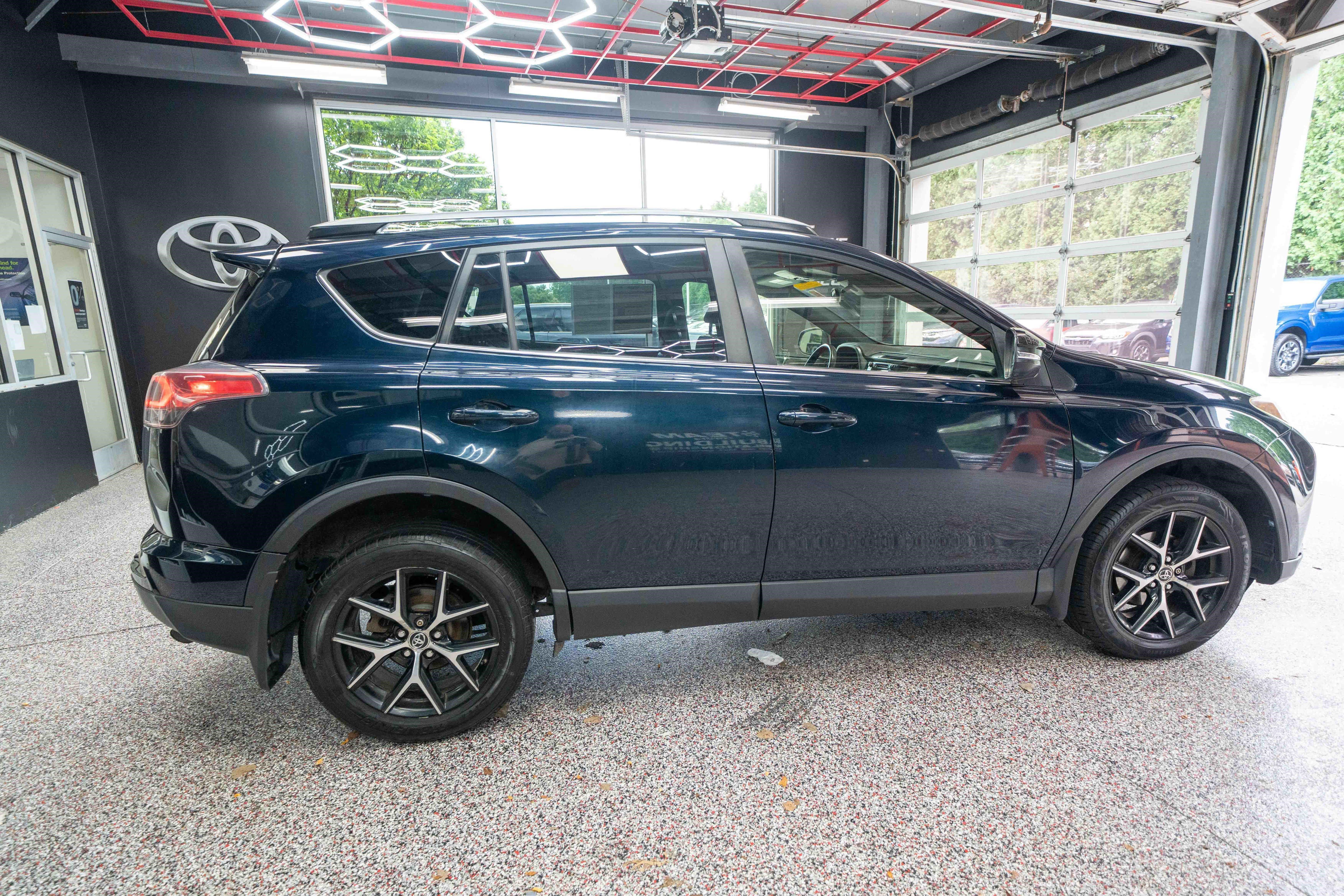 Used 2017 Toyota RAV4 SE w/ Power Special Value Package AWD/4WD image 4