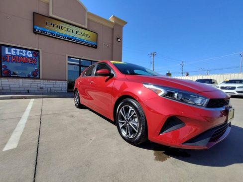 Used 2022 Kia Forte LXS FWD image 2