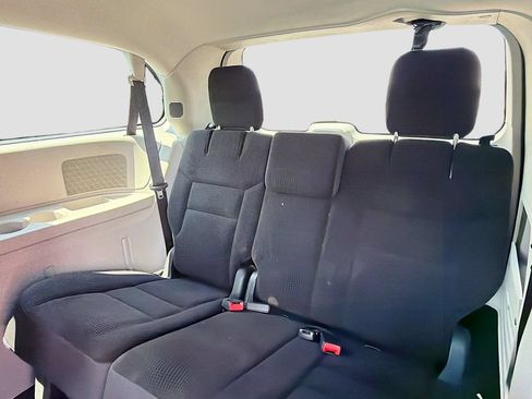 Used 2019 Dodge Grand Caravan SE w/ UConnect Hands-Free Group FWD image 11