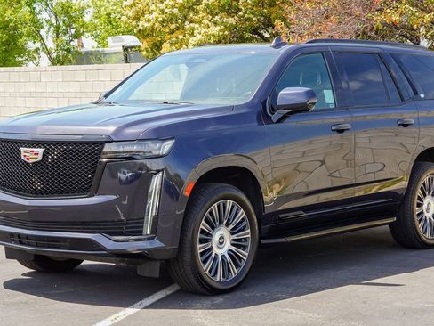 Used 2023 Cadillac Escalade Sport Platinum AWD/4WD image 3