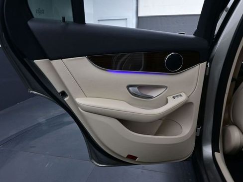 Used 2022 Mercedes-Benz GLC 300 image 12