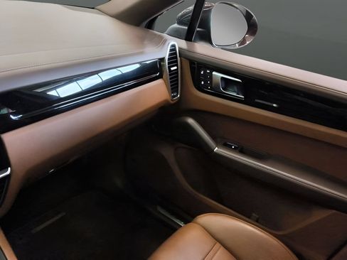 Used 2023 Porsche Cayenne Coupe AWD/4WD image 26