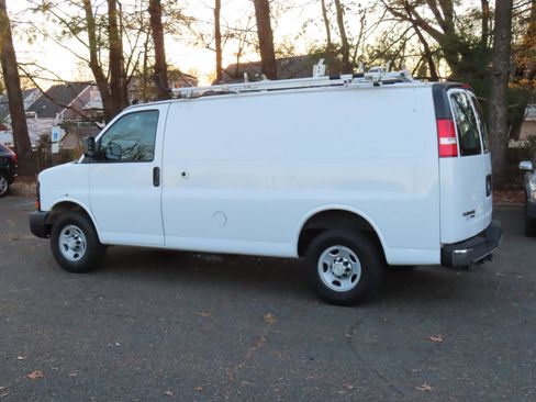 Used 2015 Chevrolet Express 2500 image 3