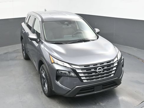 Used 2025 Nissan Rogue SV FWD image 29