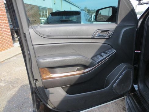 Used 2020 Chevrolet Tahoe 2WD w/ Remote Keyless Entry Package image 16