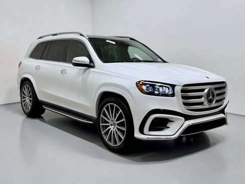 Used 2025 Mercedes-Benz GLS 580 4MATIC image 5