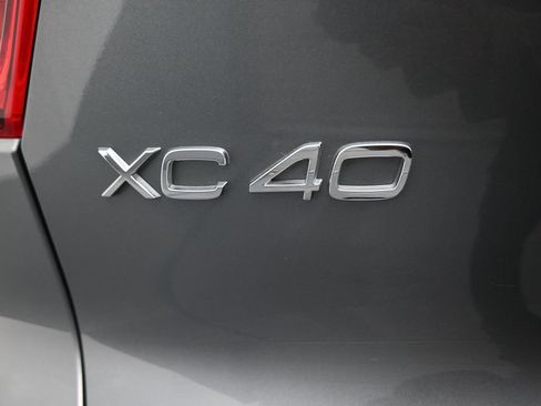 Used 2019 Volvo XC40 T5 R-Design image 42