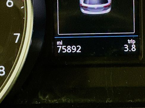 Used 2019 Volkswagen Tiguan SE image 19