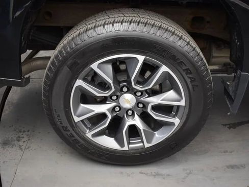 Used 2023 Chevrolet Silverado 1500 LT AWD/4WD image 38