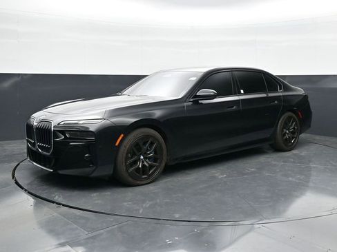 Used 2023 BMW 760i xDrive AWD/4WD image 3