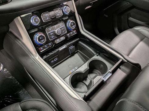 Used 2024 GMC Yukon Denali image 15