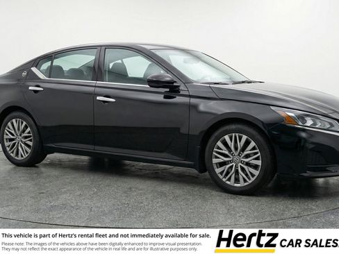 Used 2025 Nissan Altima 2.5 SV image 1