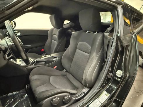 Used 2014 Nissan 370Z Touring image 18