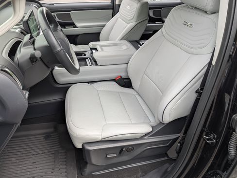 Used 2025 Ford Expedition Platinum w/ Platinum Ultimate Package AWD/4WD image 16