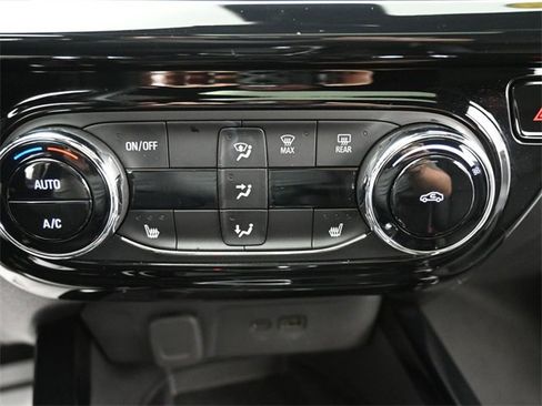 Certified 2025 Chevrolet Trax RS w/ Sunroof Package image 31