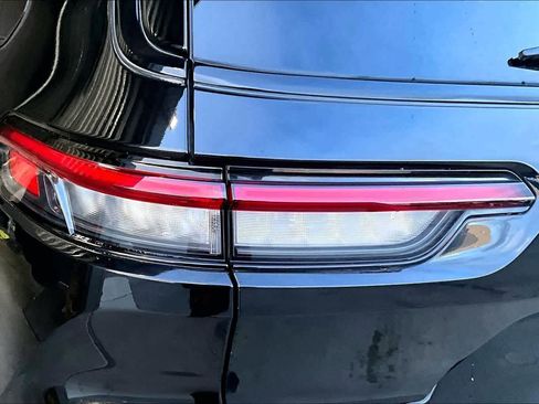 Used 2021 Jeep Grand Cherokee L Laredo image 32