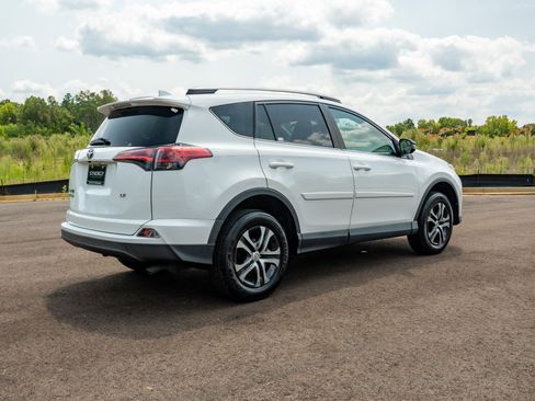 Used 2018 Toyota RAV4 LE w/ All Weather Liner Package FWD image 5