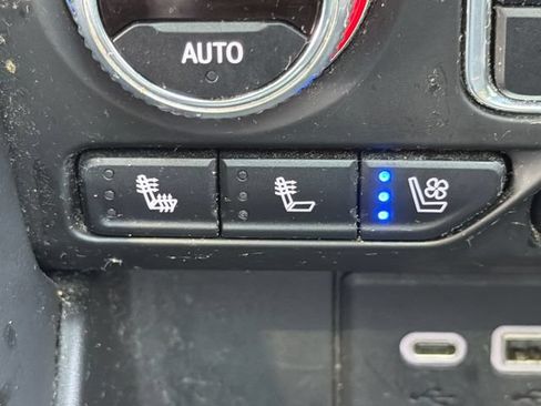 Used 2022 GMC Yukon XL AT4 w/ Technology Package AWD/4WD image 32