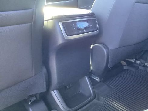 Used 2018 Toyota Highlander LE FWD image 25