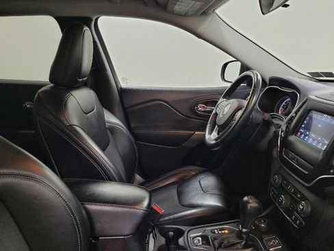 Used 2019 Jeep Cherokee Latitude Plus AWD/4WD image 21