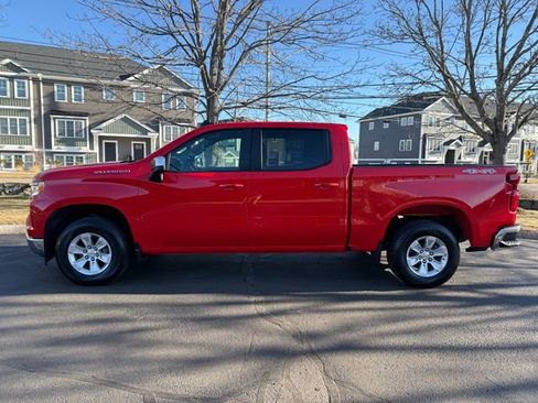 Used 2025 Chevrolet Silverado 1500 LT image 2